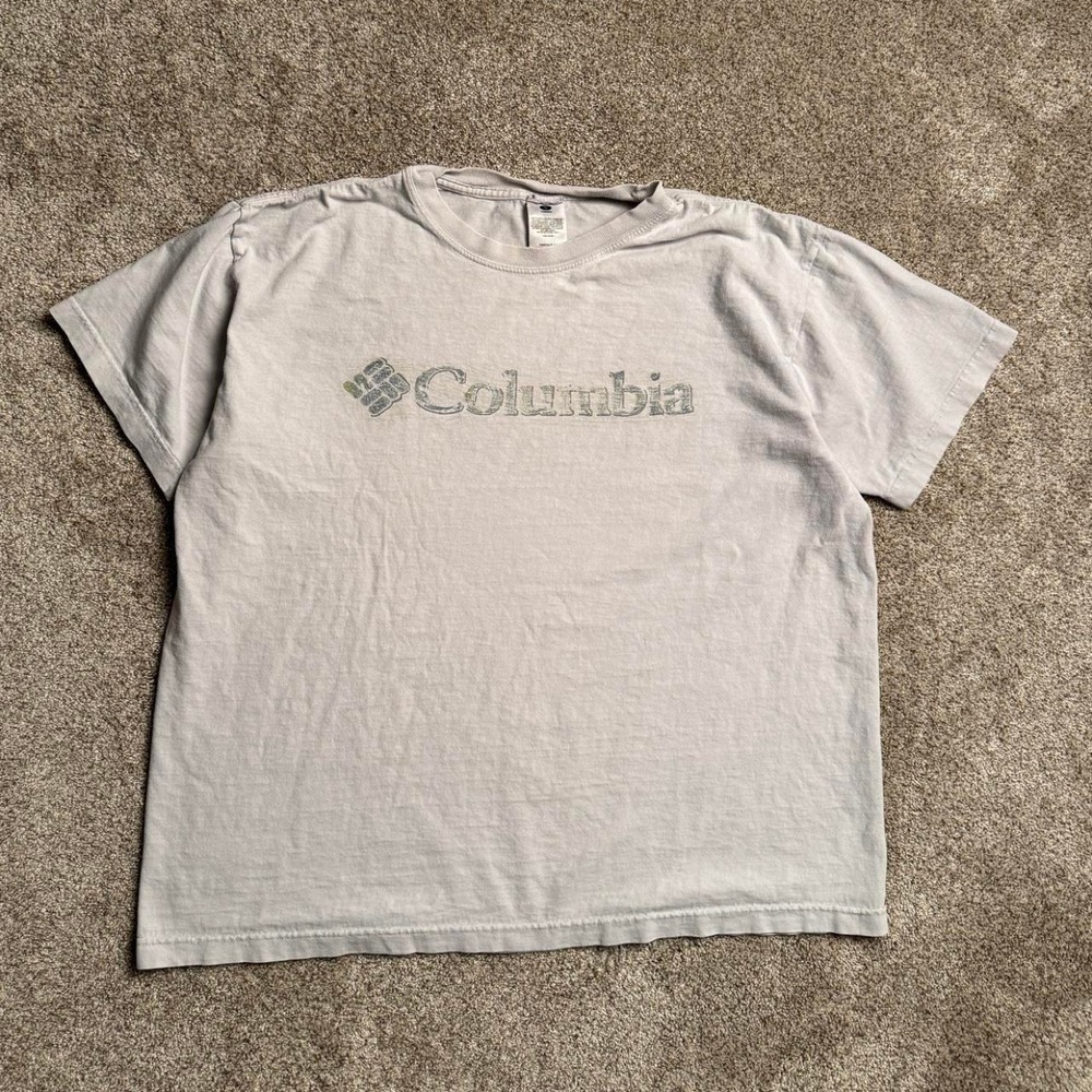 PALE GREY COLUMBIA FEINT GRAPHIC TEE